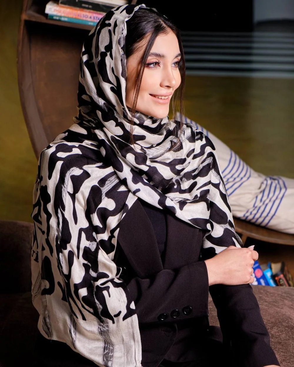 شال ابریشم میله ای 20264 BURBERRY - Image 11