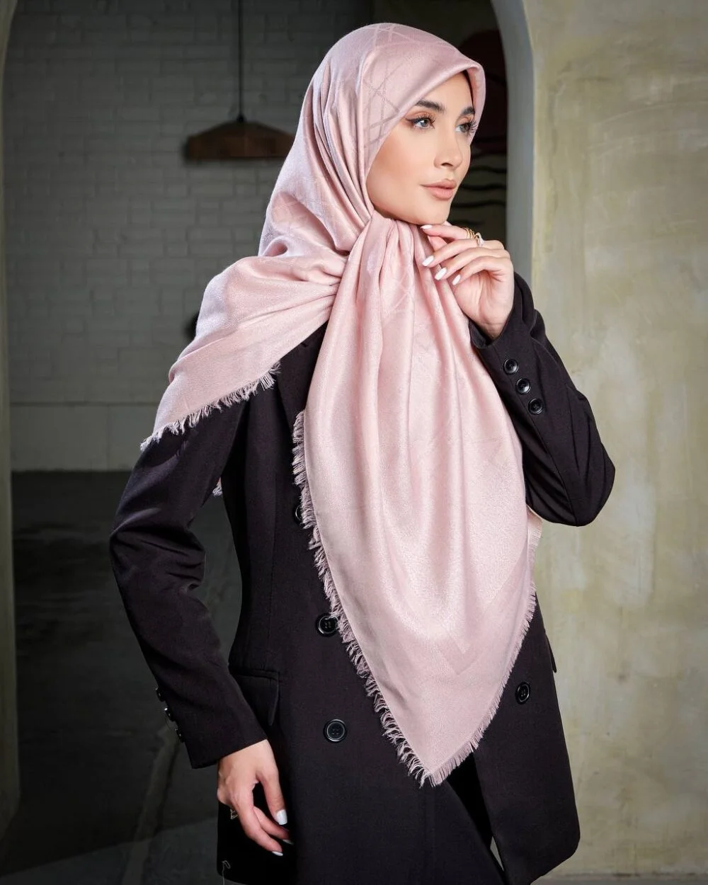 روسری کشمیر قواره بزرگ Dior صورتی سر مدل کاریان