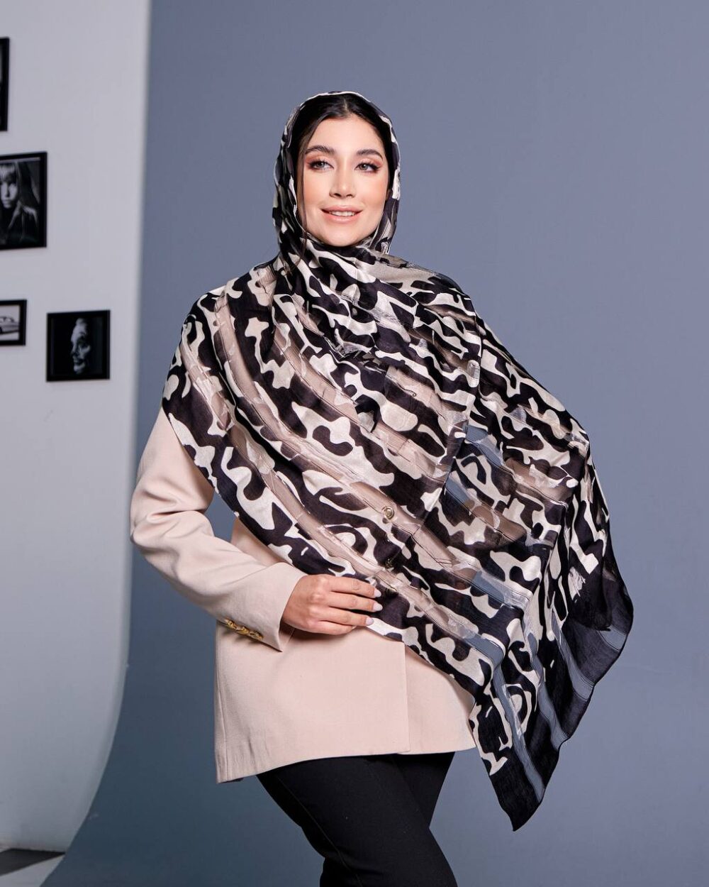 شال ویسکوز میله ای Burberry 20624 - Image 4