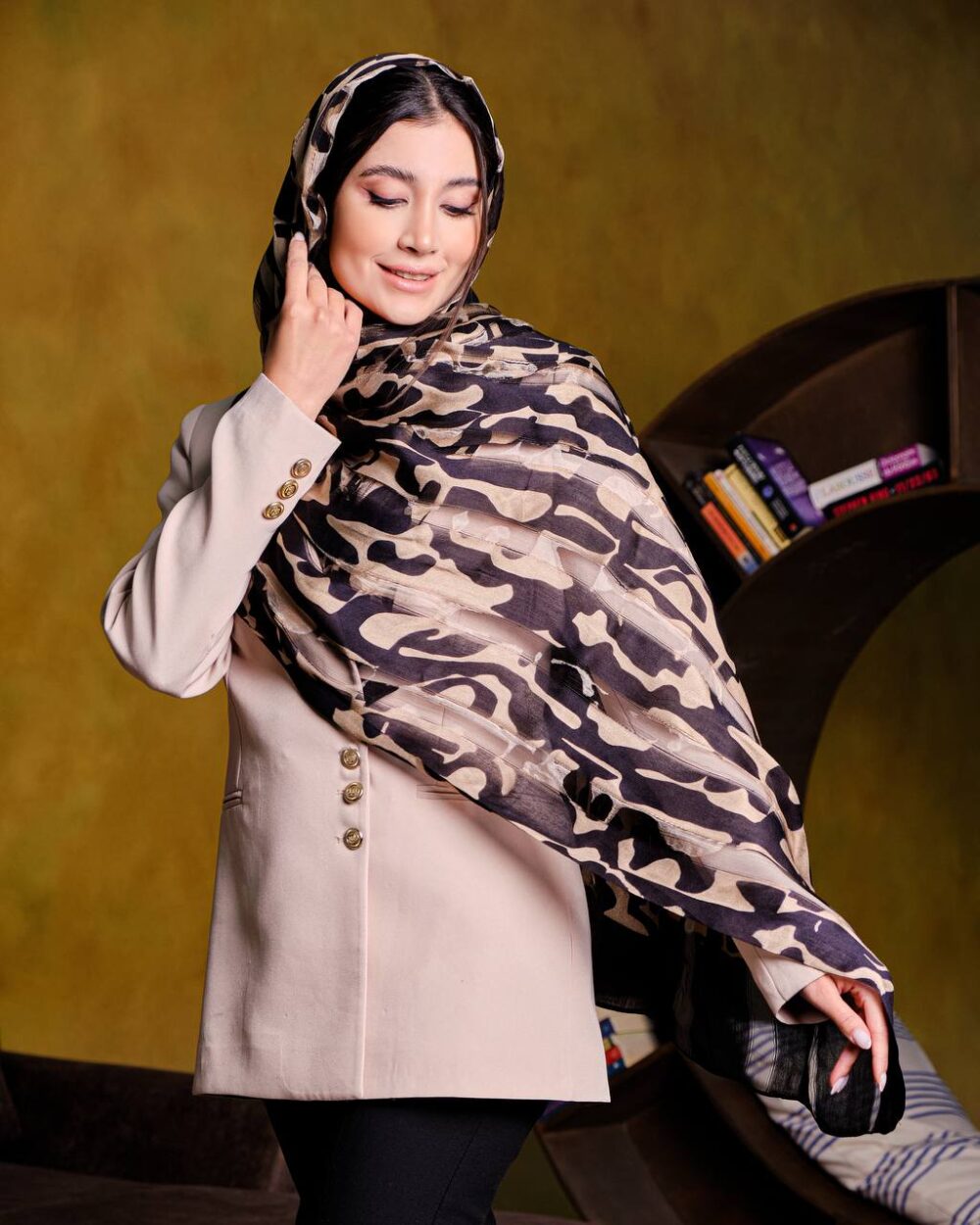 شال ویسکوز میله ای Burberry 20624 - Image 3