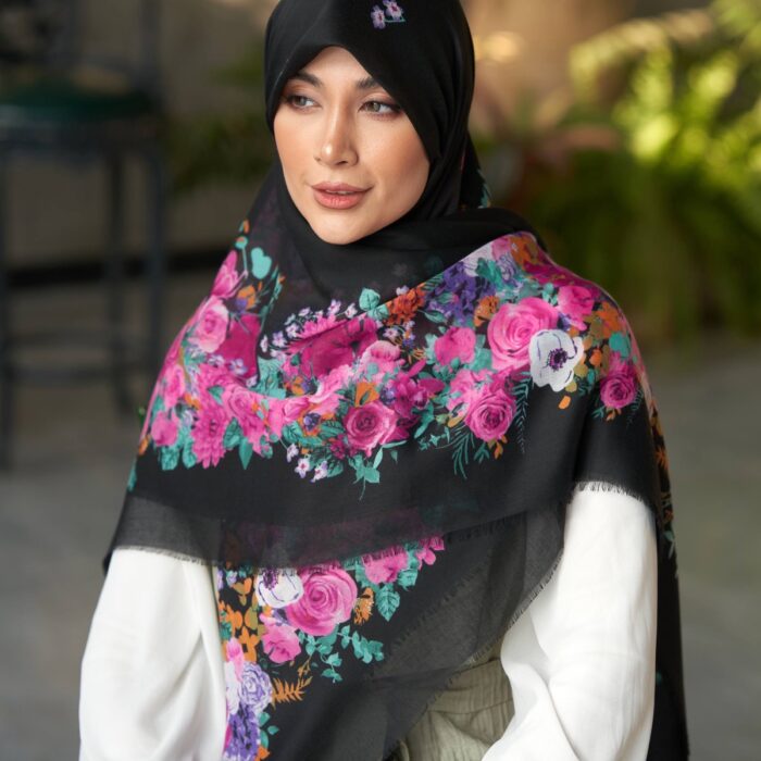 روسری نخی حاشیه گل (قواره 140) 30235